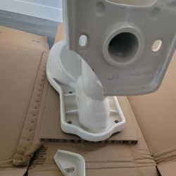 Van Marcke Plumbing Supply - Toilet when opened was damaged !!!