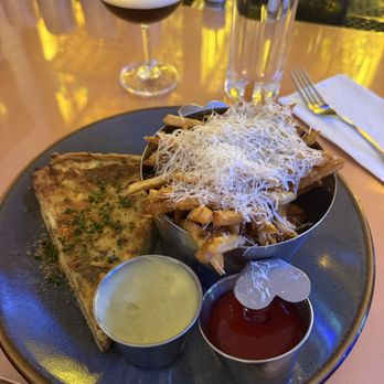 Westport Cafe - Quiche breakfast with truffle fries - French Near Me - Kansas City, Missouri Westport Cafe - Quiche breakfast with truffle fries - French Near Me - Kansas City, Missouri