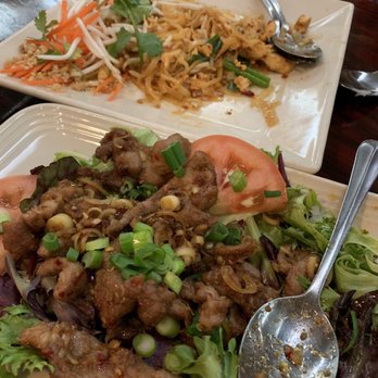 Amarin Thai Cuisine - Pad Thai and lemongrass chicken - Thai Near Me - Mountain View, California