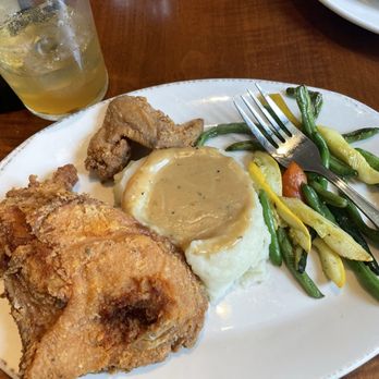 The Golden Lamb - Fried chicken (that dark spot is just a shadow) - American Near Me - Lebanon, Ohio The Golden Lamb - Fried chicken (that dark spot is just a shadow) - American Near Me - Lebanon, Ohio
