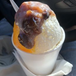 Pineapple (piña) , coconut (coco) , tamarind (tamarindo) and condensed milk (leche condensada). Pineapple (piña) , coconut (coco) , tamarind (tamarindo) and condensed milk (leche condensada).