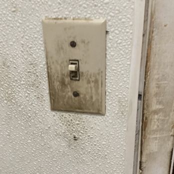 Heng's Cafe - You think cook washes hands ? Or employees? - Chinese Near Me - Yuba City, California