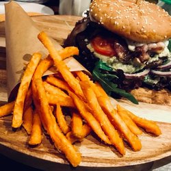 Losteria - Green Smith Burger mit Avocado und Bacon als Besonderheiten.