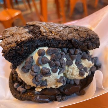 Smoosh Cookies - brownie/double chocolate chip cookie sandwich with coffee ice cream and chocolate chips - Ice Cream & Frozen Yogurt Near Me - Plantation , Florida