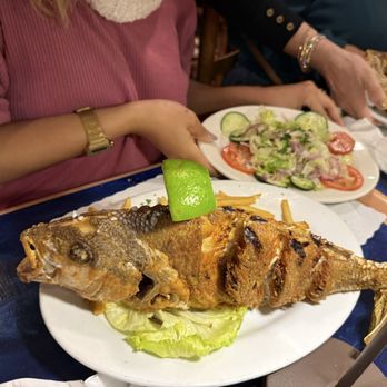 Salmon & Salmon Restaurant - Pescado Entero Frito - Seafood Near Me - Miami, Florida Salmon & Salmon Restaurant - Pescado Entero Frito - Seafood Near Me - Miami, Florida