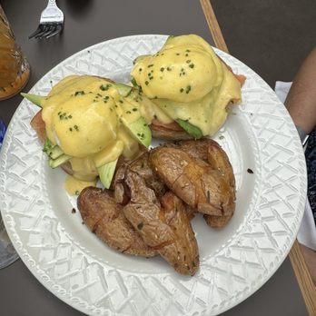 Harry's Beach House - Lox Benedict - Breakfast & Brunch Near Me - Seattle, Washington