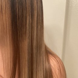 As you can see it doesn't blend well, looks orange and you can see the line that is suppose to divide the blonde and roots for a balayage! As you can see it doesn't blend well, looks orange and you can see the line that is suppose to divide the blonde and roots for a balayage!