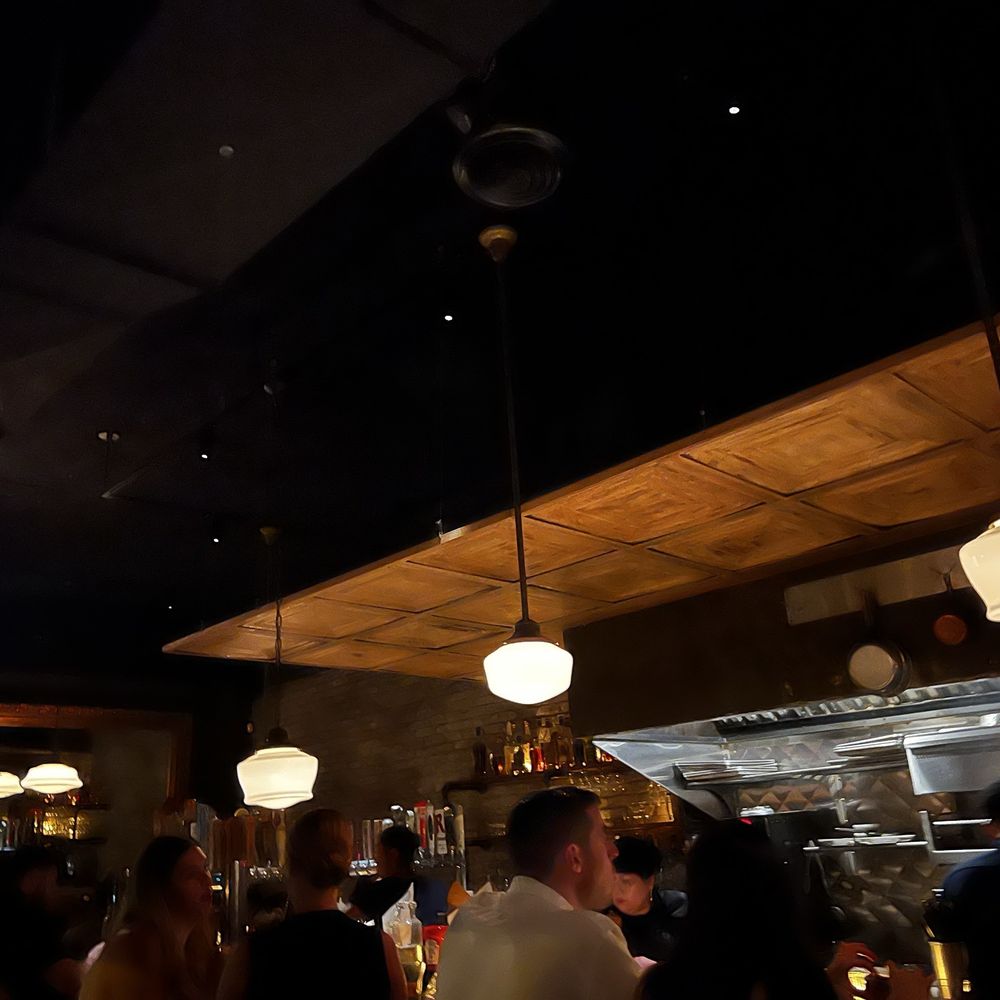 Au Cheval - Inside - Bars Near Me - Chicago, Illinois