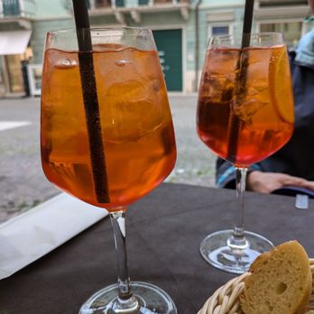 Cambusa - Aperol Spritz mit Dagi Darling - Restaurants Near Me - Malcesine, VR Cambusa - Aperol Spritz mit Dagi Darling - Restaurants Near Me - Malcesine, VR