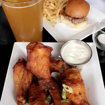 Summit Grill - Bars Near Me - Kansas City, Missouri