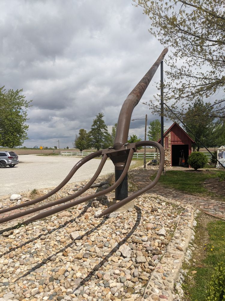 WORLD’S LARGEST PITCHFORK 609 NE 13th St, Casey, Illinois Public