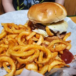 Beef 'O' Brady's - O'Brady's burger and curly fries