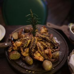 La Corriente Cevichería Nais - Riquísimo camarones y pulpo asado