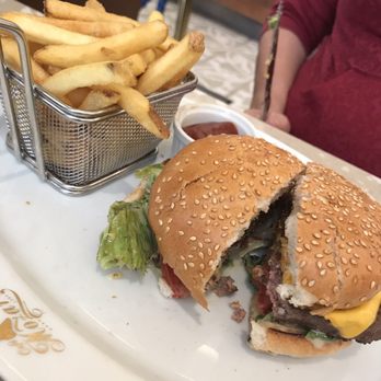 Café Mozart - Cheeseburger - Cafes Near Me - Vienna, 9 Café Mozart - Cheeseburger - Cafes Near Me - Vienna, 9