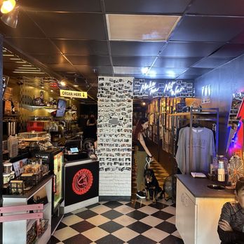 Racer Tea Bar - Interior from the front entrance - Coffee & Tea Near Me - Redondo beach, California