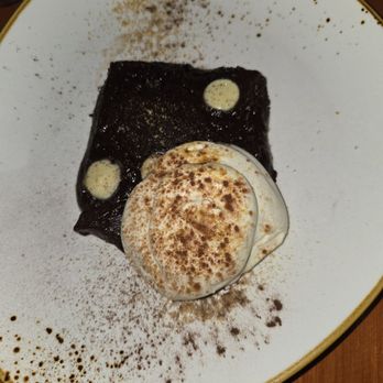 L'Affaire Est Ketchup - Brownie and Chantilly - French Near Me - Quebec City, Quebec
