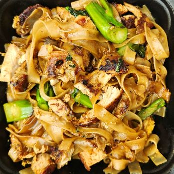 The Hungry Owl - Pad see ew, $16. - Food Trucks Near Me - Jacksonville, Florida The Hungry Owl - Pad see ew, $16. - Food Trucks Near Me - Jacksonville, Florida