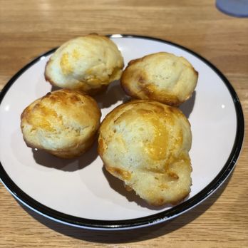 Jim 'N Nick's Bar-B-Q - Complimentary Biscuits - Barbeque Near Me - Knoxville, Tennessee