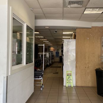 Salt Lake Laundry - Inside laundromat - Laundromat Near Me - Honolulu, Hawaii