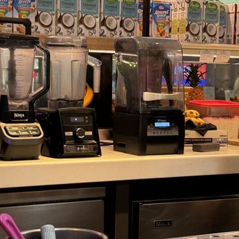 Cafe Waikiki - Look at my smoothie whirl... - Acai Bowls Near Me - Honolulu, Hawaii Cafe Waikiki - Look at my smoothie whirl... - Acai Bowls Near Me - Honolulu, Hawaii