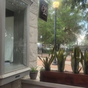 Back Porch Pizza Bar - Cocktail Bars Near Me - Mount Dora, Florida