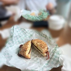 Bagel Bob’s - Garlic bagel, bacon and egg