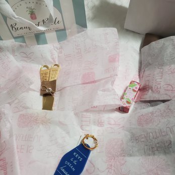 Beaufort Belle - Cute keyring, color-changing lip gloss & beautiful cheese spreaders - Accessories Near Me - Beaufort, South Carolina Beaufort Belle - Cute keyring, color-changing lip gloss & beautiful cheese spreaders - Accessories Near Me - Beaufort, South Carolina