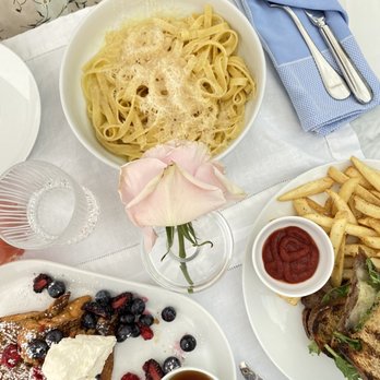 Cara Hotel - Lemon pasta - Hotels Near Me - Los Angeles, California