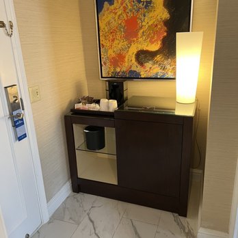 The Henry, Autograph Collection - Room entry - Hotels Near Me - Dearborn, Michigan The Henry, Autograph Collection - Room entry - Hotels Near Me - Dearborn, Michigan