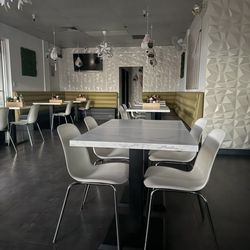 Saigon Bowl - Had the restaurant to ourselves from power outage