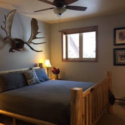 Two Bears Inn - Moose Room with King log bed