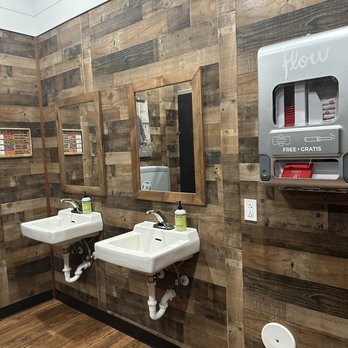 Crane's Country Store - two sinks in a bathroom - Gas Stations Near Me - Williamsburg, Missouri