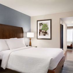 Hilton Garden Inn Stony Brook - Guest room