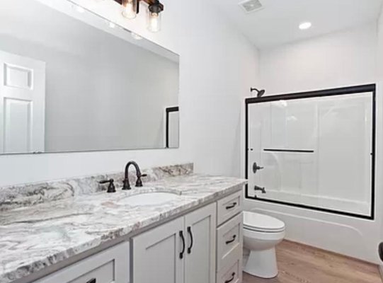 R & R Renovations Logo