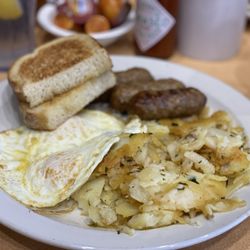 Crackers & Co Cafe - 2 eggs, potatoes and Sausage Links