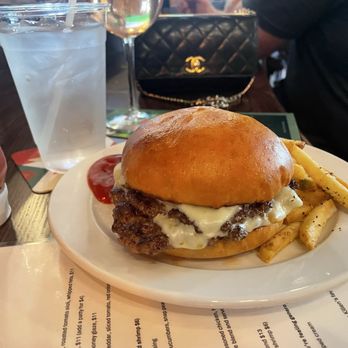 Killens Irish Pub - #1 BEST BURGER IN THE NORTH LOOP - Irish Pub Near Me - Minneapolis, Minnesota
