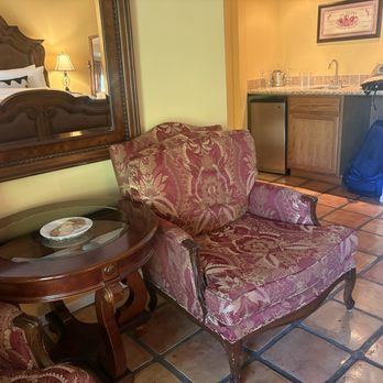 La Maison Hotel - Seating area - Hotels Near Me - Palm Springs, California La Maison Hotel - Seating area - Hotels Near Me - Palm Springs, California