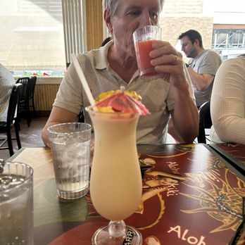 Cheeseburger In Paradise - Pine colada - Burgers Near Me - Honolulu, Hawaii