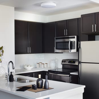 Shoreland Apartments - Another kitchen - Apartments Near Me - Chicago, Illinois Shoreland Apartments - Another kitchen - Apartments Near Me - Chicago, Illinois