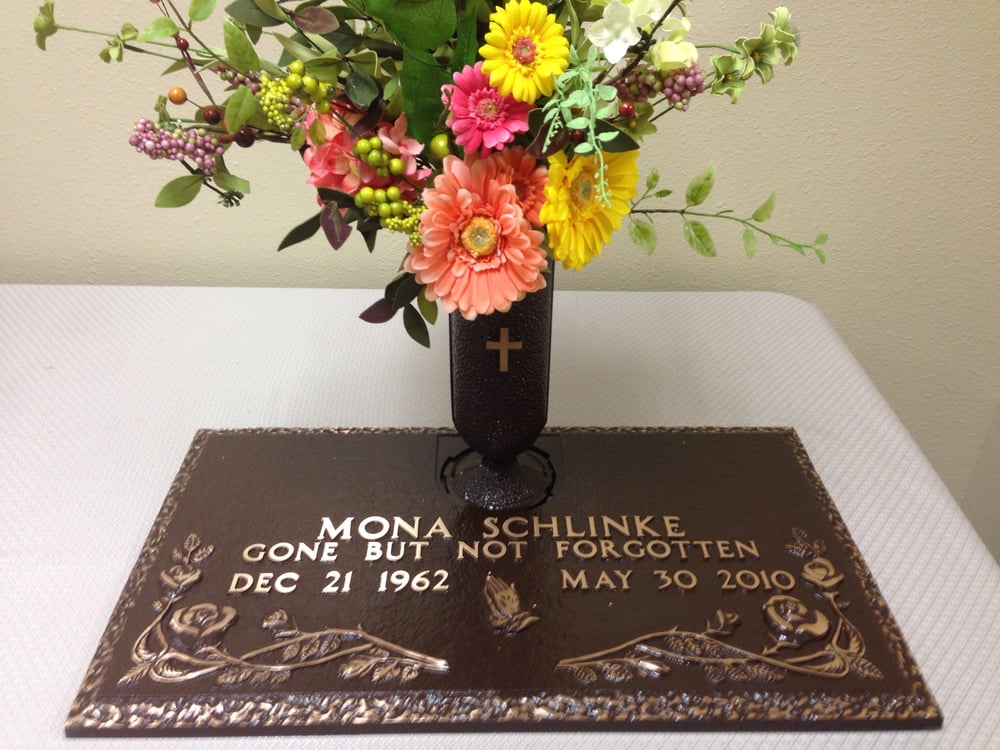 MONUMENTS OF VICTORIA Updated September 2024 10 Photos 2108 N