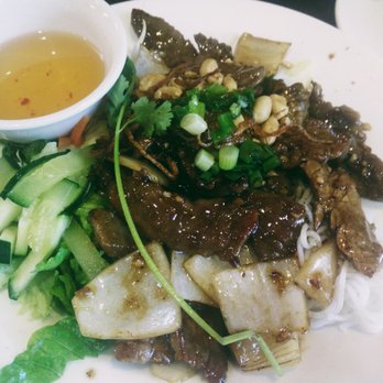 Papaya - Sauteed ribeye steak noodle salad bowl - Vietnamese Near Me - Renton, Washington