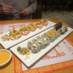 New Taipei - Philadelphia Roll Pink Lady Maki Roll Spicy California Roll Vegetable 3 Maki Roll Combo Lunch