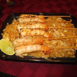 Seven Moons - Pad Thai with grilled shrimp