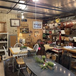 The Accentique - Art, baskets, tables