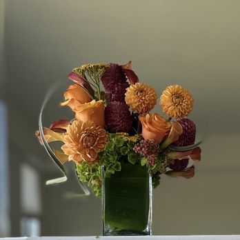 Real Flowers Every Day - Dahlias, hydrangeas, roses and Cala lilies - Florists Near Me Real Flowers Every Day - Dahlias, hydrangeas, roses and Cala lilies - Florists Near Me