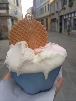 Gelateria Alaska by null