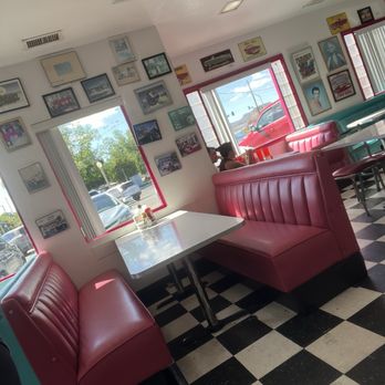 Mr D'z Route 66 Diner - Diners Near Me - Kingman, Arizona