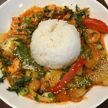 Lee Kitchen - Seafood red curry - Asian Fusion Near Me - Mississauga, Ontario Lee Kitchen - Seafood red curry - Asian Fusion Near Me - Mississauga, Ontario