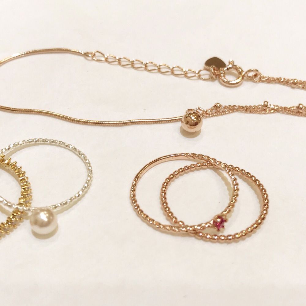 Lots of beautiful rings, bracelets, earrings!! very reasonable price for each accessories Less than $100 with all 5 of them Lots of beautiful rings, bracelets, earrings!! very reasonable price for each accessories Less than $100 with all 5 of them