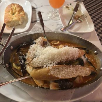 The Stinking Rose - Cioppino with lots of cheese - Italian Near Me - San Francisco, California The Stinking Rose - Cioppino with lots of cheese - Italian Near Me - San Francisco, California